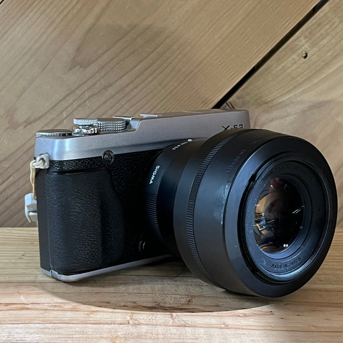 Fujifilm X-E2 Mirrorless Digital Camera (Silver Body) with Sigma 30mm f1.4 DC DN Lens (34A03710)