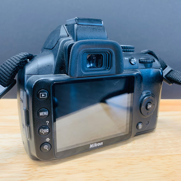 Nikon D3000 DSLR Camera [Body only]