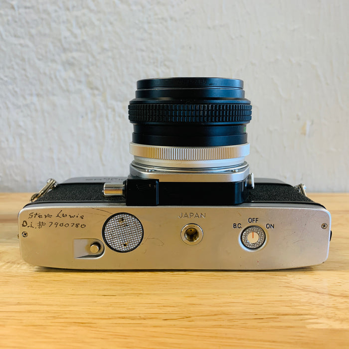 Minolta SRT 102 35mm Camera Body with 55mm Lens, Chrome