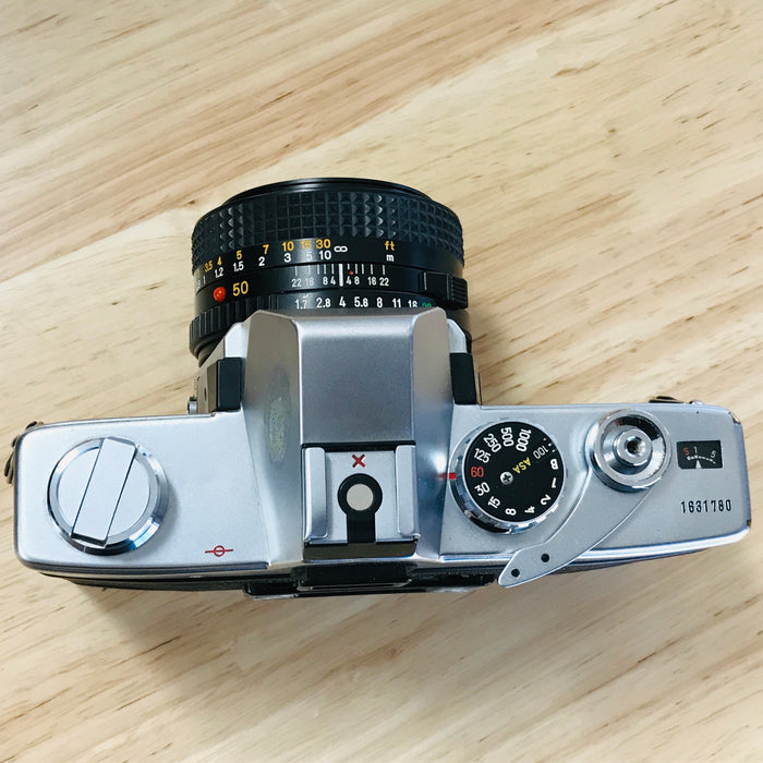 Minolta SRT201 SLR w/ MD 50mm 1.7 lens