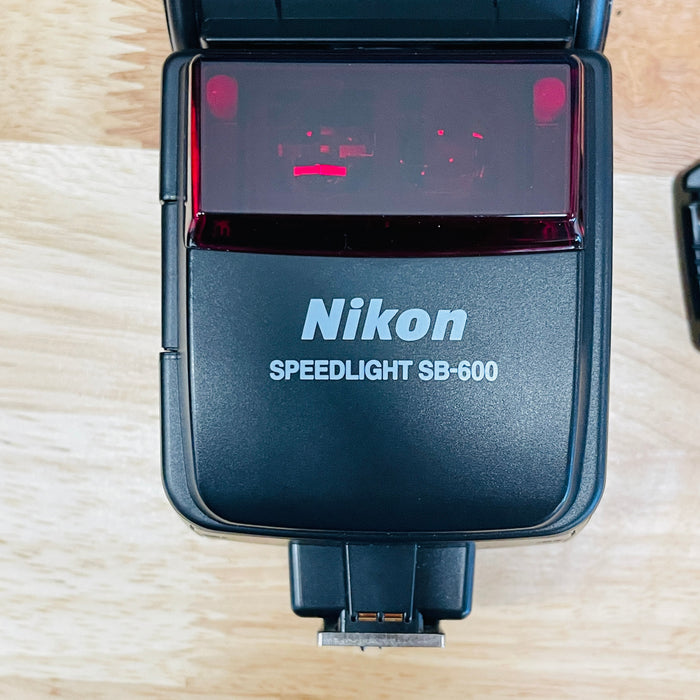 USED Nikon SB-600 Speedlight Flash {Bounce, Zoom}