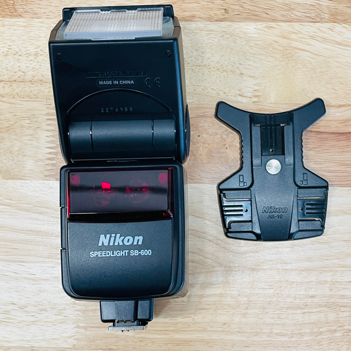 USED Nikon SB-600 Speedlight Flash {Bounce, Zoom}