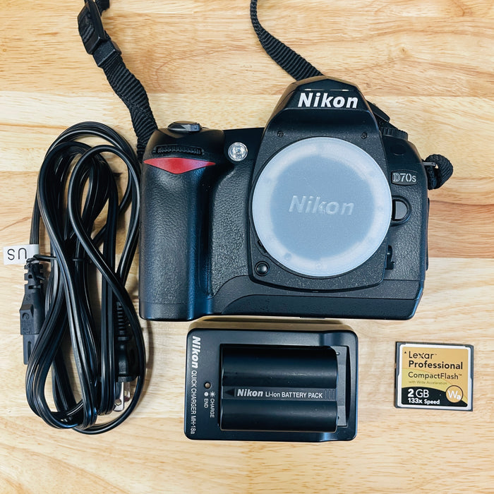 Nikon D70S DSLR Camera Body {6.1MP}